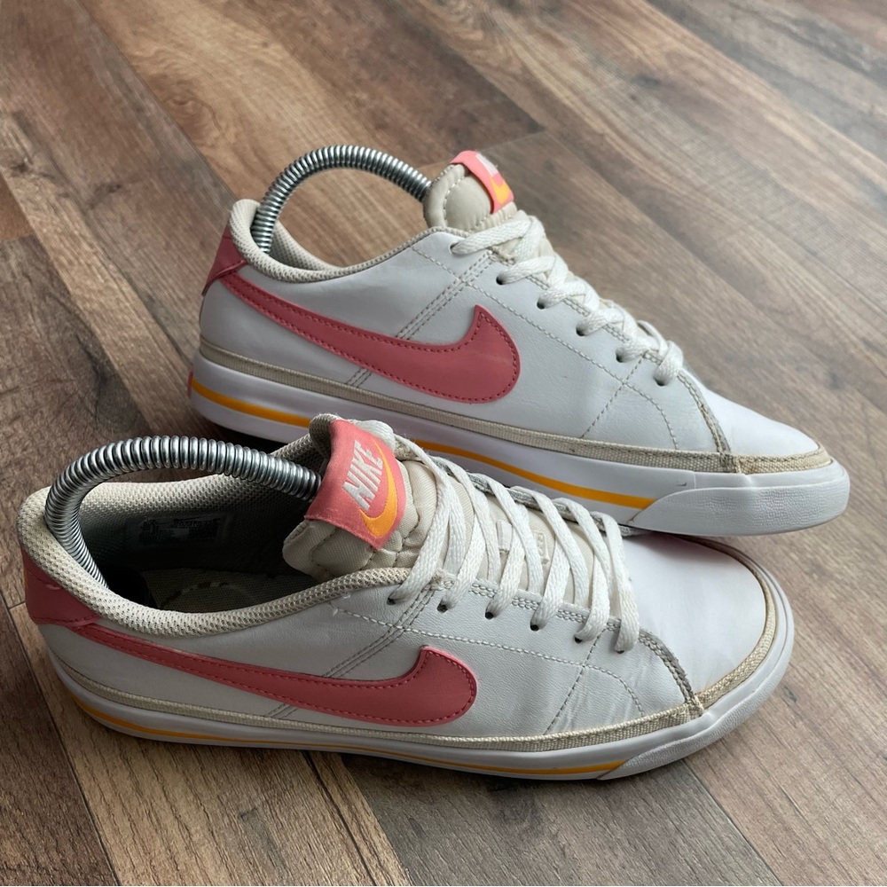 Nike Cream Leather Sneakers with Coral Youth Girl Swoosh Yellow Midsole Stripe